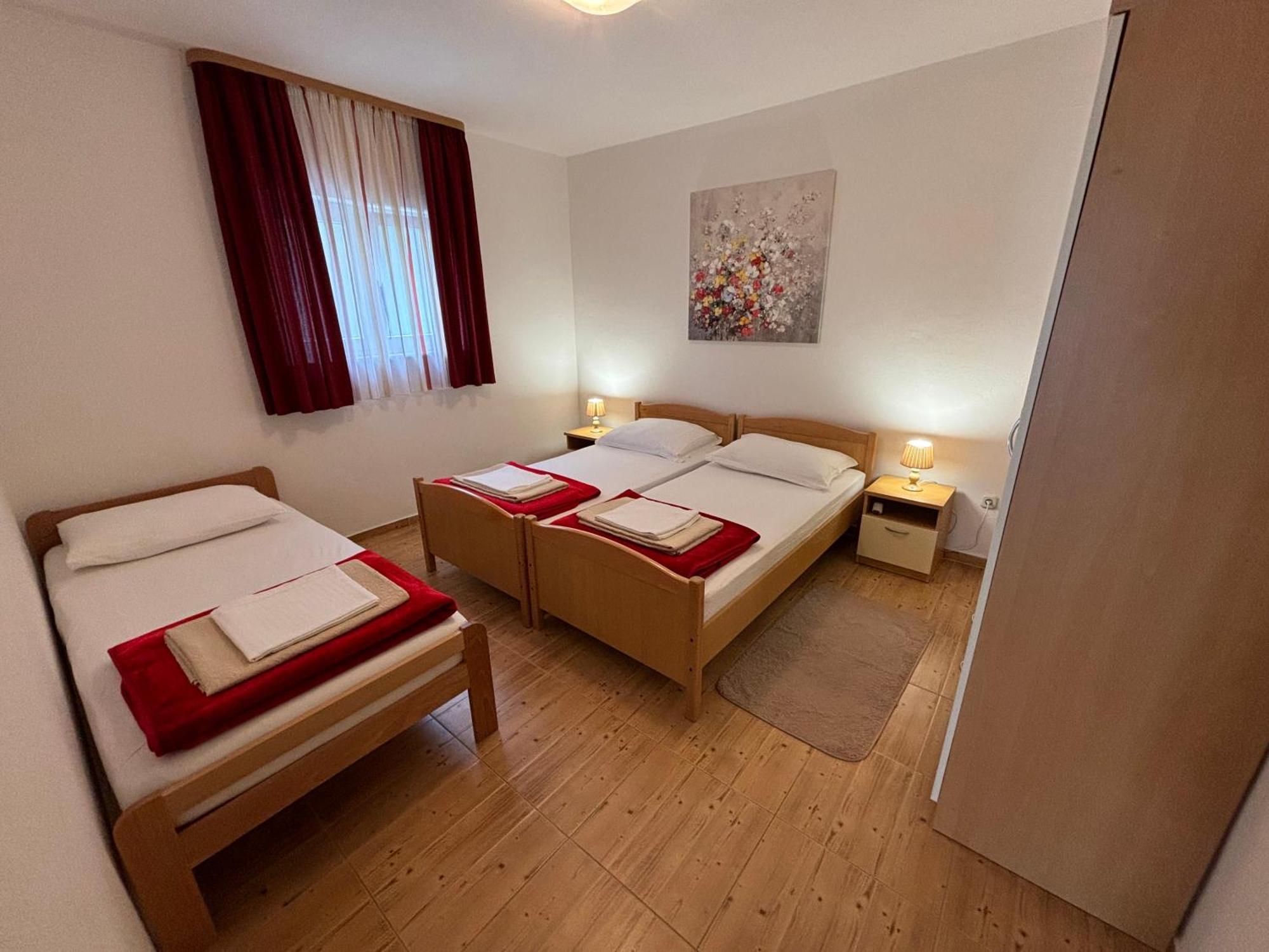 Kristina Apartments Zara Esterno foto